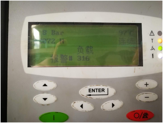 由于油品問(wèn)題導(dǎo)致油氣分離器壓差高，空壓機(jī)潤(rùn)滑油結(jié)膠，油濾堵塞，機(jī)器高溫報(bào)警(圖2)