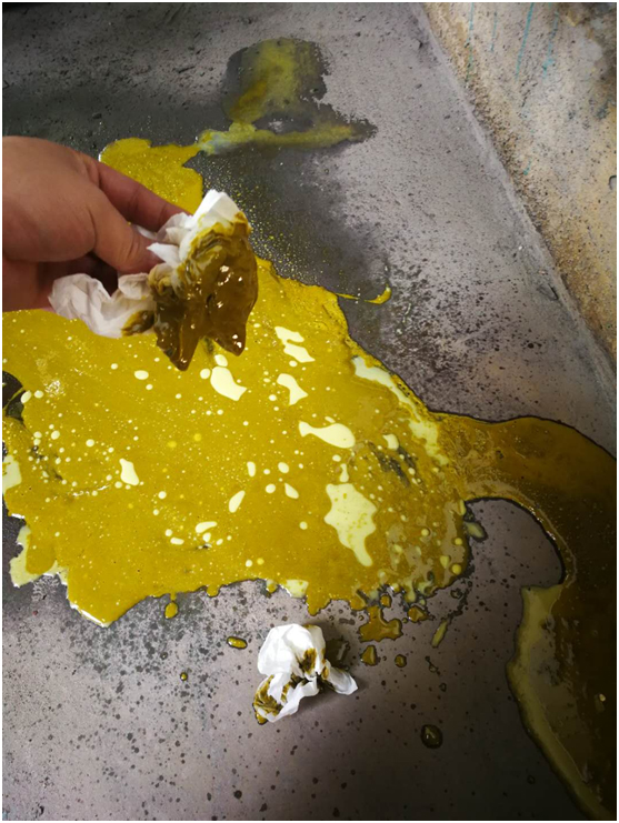 油氣分離器使用過程中因壓差過高被擊穿，造成跑油，油分配料不匹配造成壓差過高(圖2)